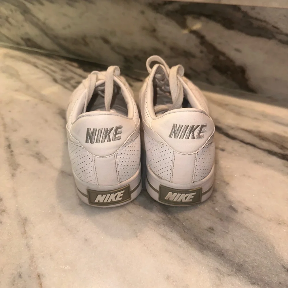 Nike step out